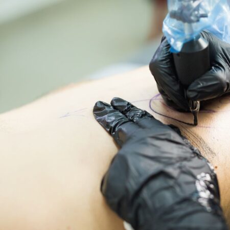 Czy olej CBD przyspiesza gojenie tatuażu?